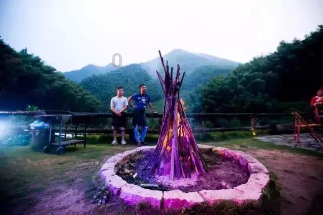“圣诞节”女明星自拍照火了,照片放大十倍后,美不美一目了然
