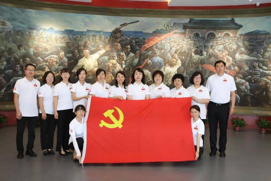 罗马诺:本泽马想回欧洲要接受大幅减薪,目前和曼联没接触