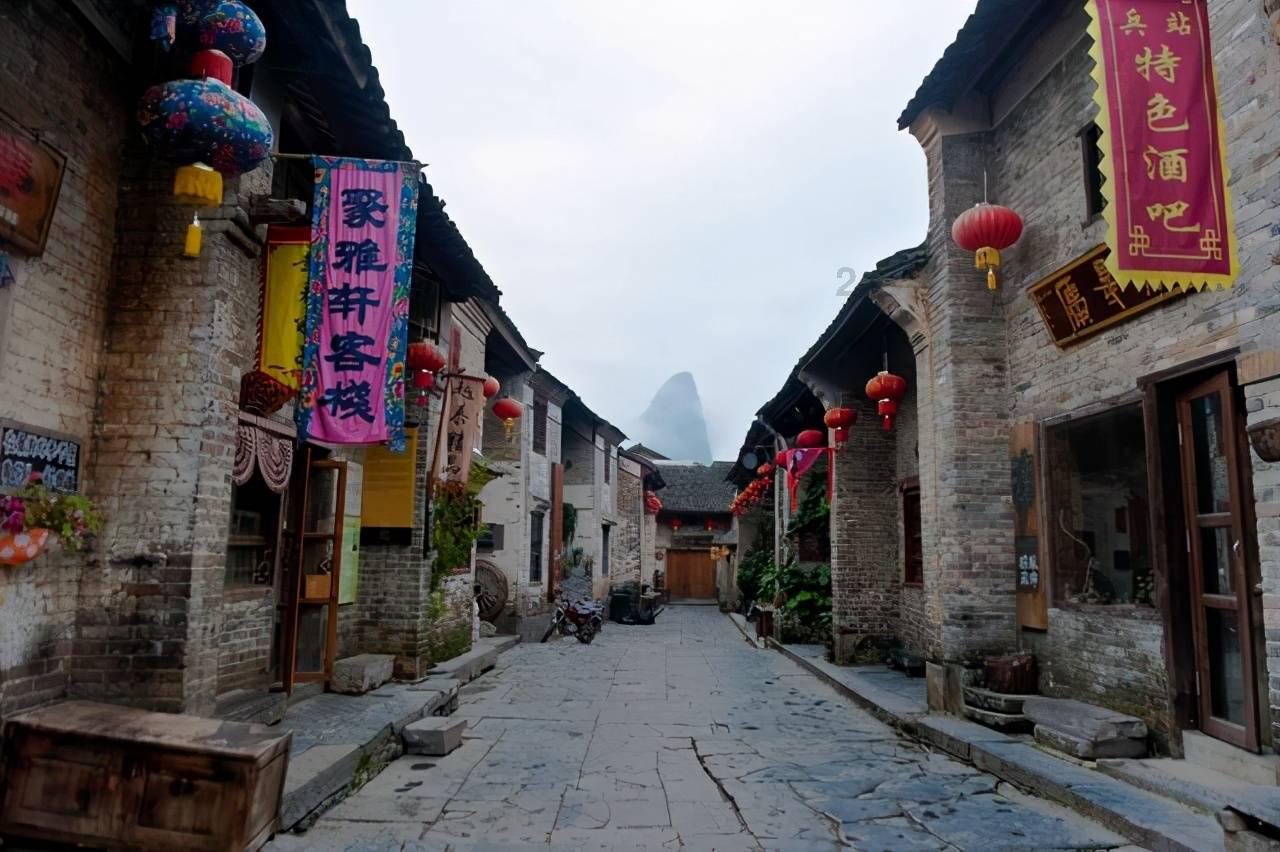 救过成龙一命，帮谢霆锋父亲解决千万赌债，何鸿燊当年帮助过多少人？
