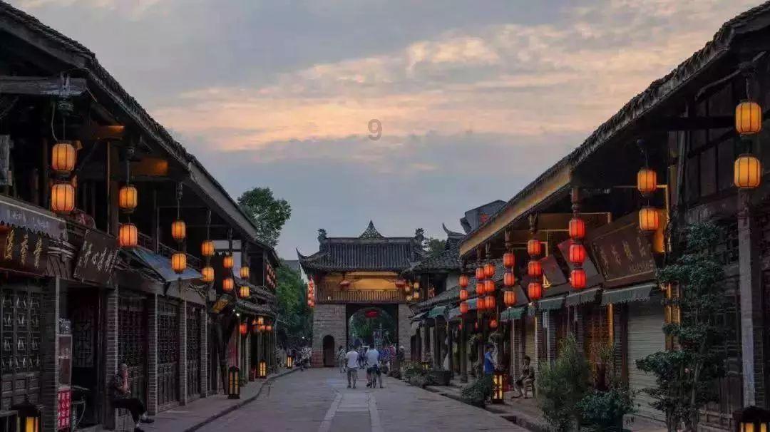 儿子的女朋友告诉儿子她妈做手术了我该不该去看望？