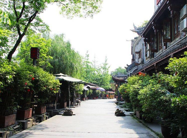 被这些70年女人美到了，注重配色、配饰，穿衣松弛有度，大方简约